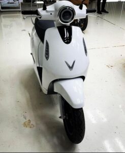Ảnh chụp phía trước của VinFast Evo 200