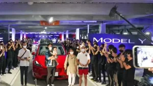 Chiếc Tesla Model Y đầu tiên được giao tại Nhật Bản