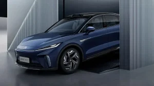 SAIC ra mắt mẫu SUV Rising Auto R7 hỗ trợ tính năng đổi pin