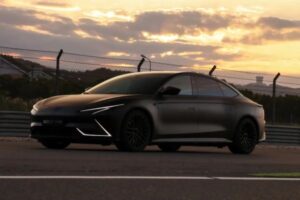 IM Motors ra mắt phiên bản hiệu suất cao của mẫu sedan điện IM L7 Snake Performance