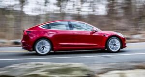 Tesla Model S độc nhất vô nhị lái gần 3.000 km mà không cần sạc lại