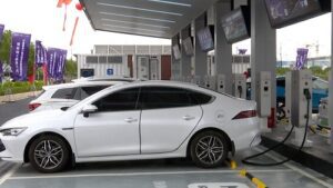 Trạm sạc xe điện siêu nhanh có thể sạc 20 ô tô trong 8 phút