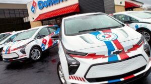 Domino's Pizza giao hàng bằng xe điện trên quy mô lớn