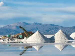 Giá Lithium cao vì nhu cầu pin xe điện, các mỏ Lithium tăng cường khai thác