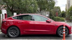 Tesla thu hồi hơn 80.000 xe tại Trung Quốc
