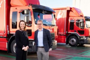 Xe tải điện Renault giúp Coca-Cola đánh bại Pepsi và Tesla