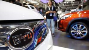 BYD vượt mặt Tesla về đăng ký bảo hiểm xe điện trong tháng 12