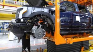 Ford F-150 Lightning được sản xuất bằng robot thế nào?
