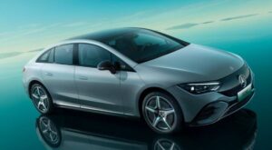 Mercedes-Benz triệu hồi 950 xe điện EQE tại Trung Quốc