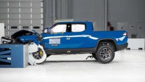 Rivian R1T nhận được xếp hạng Top Safety Pick+ từ IIHS