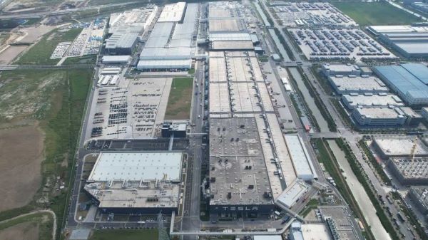 Tesla tạm dừng sản xuất tại Giga Thượng Hải Tesla tạm dừng sản xuất tại Giga Thượng Hải