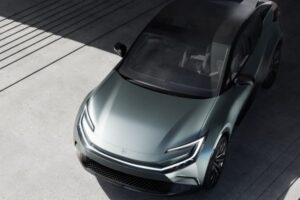 Toyota nâng cao tham vọng xe điện nhưng sẽ không từ bỏ hybrid