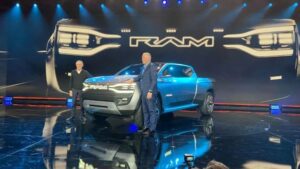 Ram trình làng concept xe bán tải điện với ba hàng ghế