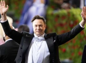 Giá cổ phiếu Tesla tăng vọt 284 tỷ USD! Musk giàu nhất thế giới