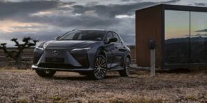 Lexus RZ 450e có giá đắt hơn Tesla Model Y