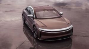 Lucid Air giảm giá 7.500 USD, đấu Tesla Model S