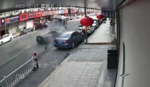 Tesla model 3 mất lái ở Trung Quốc