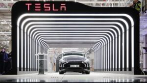Tesla tạm dừng kế hoạch sản xuất pin tại Đức