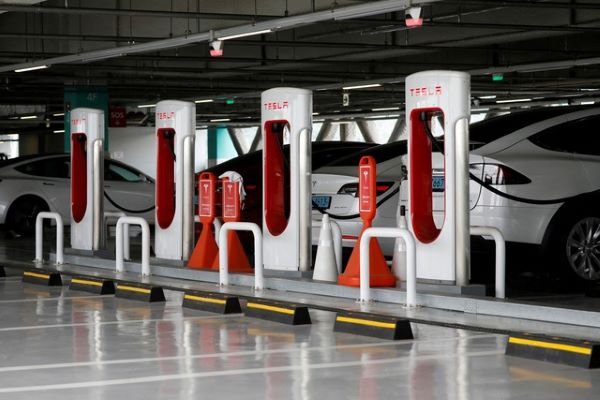 Xe điện VinFast có thể sạc tại trạm sạc của Tesla Xe điện VinFast có thể sạc tại trạm sạc của Tesla