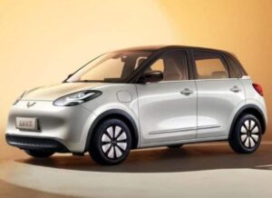 Xe điện mini Wuling Bingo với tùy chọn giường hơi cho 2 người