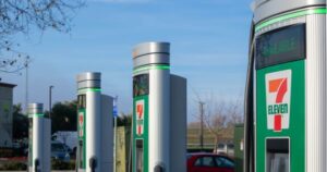 7-Eleven mở rộng mạng lưới sạc xe điện trên khắp Hoa Kỳ và Canada