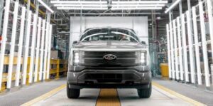 Ford mở đặt hàng lại cho F-150 Lightning, giá tăng
