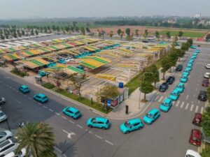 Ông Phạm Nhật Vượng tuyển dụng tài xế taxi điện