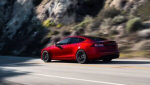 Tesla Model S Plaid đời 2023 tăng tốc nhanh hơn, giá rẻ hơn