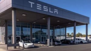 Tesla bị kiện vì sửa chữa tốn kém và kéo dài