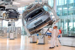 VW tham gia cuộc chiến giá EV với Tesla