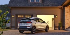 Chevrolet Bolt - xe điện phổ thông đầu tiên của GM ngừng sản xuất trong năm nay