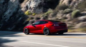 Tesla: Dung lượng pin trung bình mất 12% sau hơn 320.000 km
