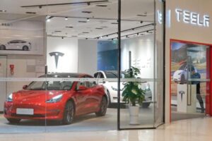 Giảm giá xe, Tesla tăng trưởng cao 36%