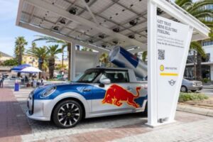 MINI và Red Bull ra mắt trạm sạc năng lượng mặt trời ở Nam Phi