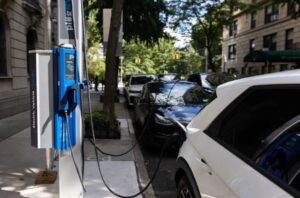 Mạng lưới sạc của Mỹ là rào cản lớn nhất mà xe điện phải đối mặt