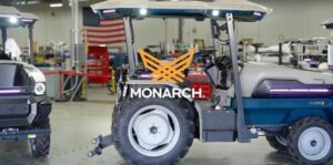Máy kéo điện Monarch đầu tiên lăn bánh tại nhà máy Foxconn