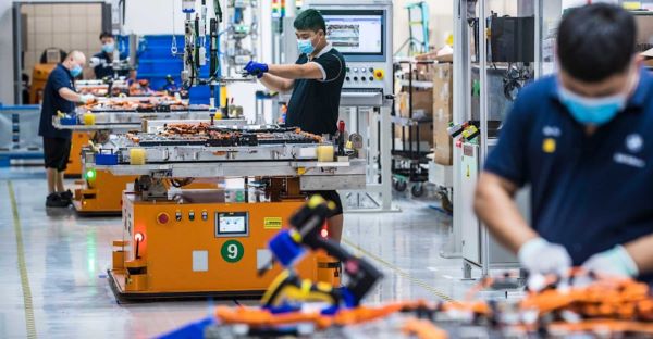 Stellantis, BMW đàm phán với Panasonic xây nhà máy pin ở Mỹ