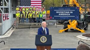 Tổng thống Biden đề cao việc VinFast xây nhà máy xe điện tại Mỹ