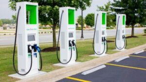 Walmart lắp đặt bộ sạc xe điện cho hàng nghìn cửa hàng ở Mỹ