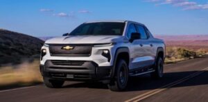 Chevy nâng cấp quãng đường Silverado EV lên 724 km