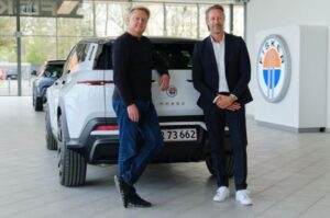 Fisker giao chiếc xe điện Ocean đầu tiên