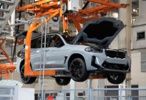 Lợi nhuận ô tô của BMW tăng do giá bán cao