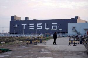 Tesla bán xe điện made in China tại Canada