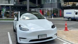 Tesla mở showroom cao cấp tại Bangkok