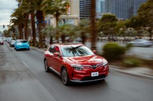 VinFast hợp tác với I-CAR đào tạo và sửa chữa đồng sơn tại Mỹ