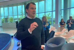 CEO Ford mong đợi sự cần bằng về chi phí EV-ICE sau năm 2030