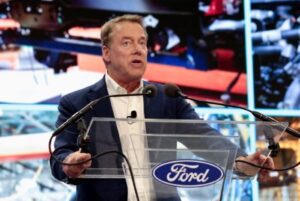 Chủ tịch Ford: Hoa Kỳ chưa thể cạnh tranh với Trung Quốc về xe điện