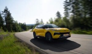 Lotus mở bán siêu SUV điện Eletre