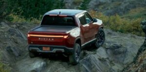 Rivian có thể mất thứ hạng trên sàn Nasdaq sau khi cổ phiếu bị bán tháo mạnh?
