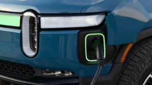 Rivian hỗ trợ chuẩn sạc Tesla trên R1S và R1T
